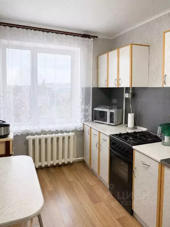 3-к кв. Курганская область, Варгаши рп ул. Матросова, 1 (58.3 м) - Фото 1