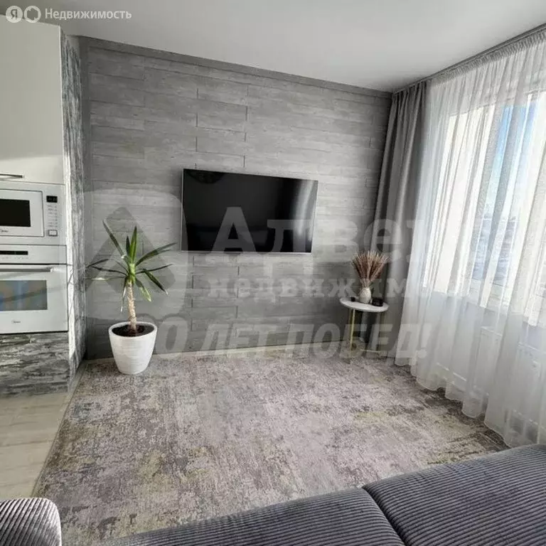 2-комнатная квартира: Тюмень, Заполярная улица, 13 (70 м) - Фото 1