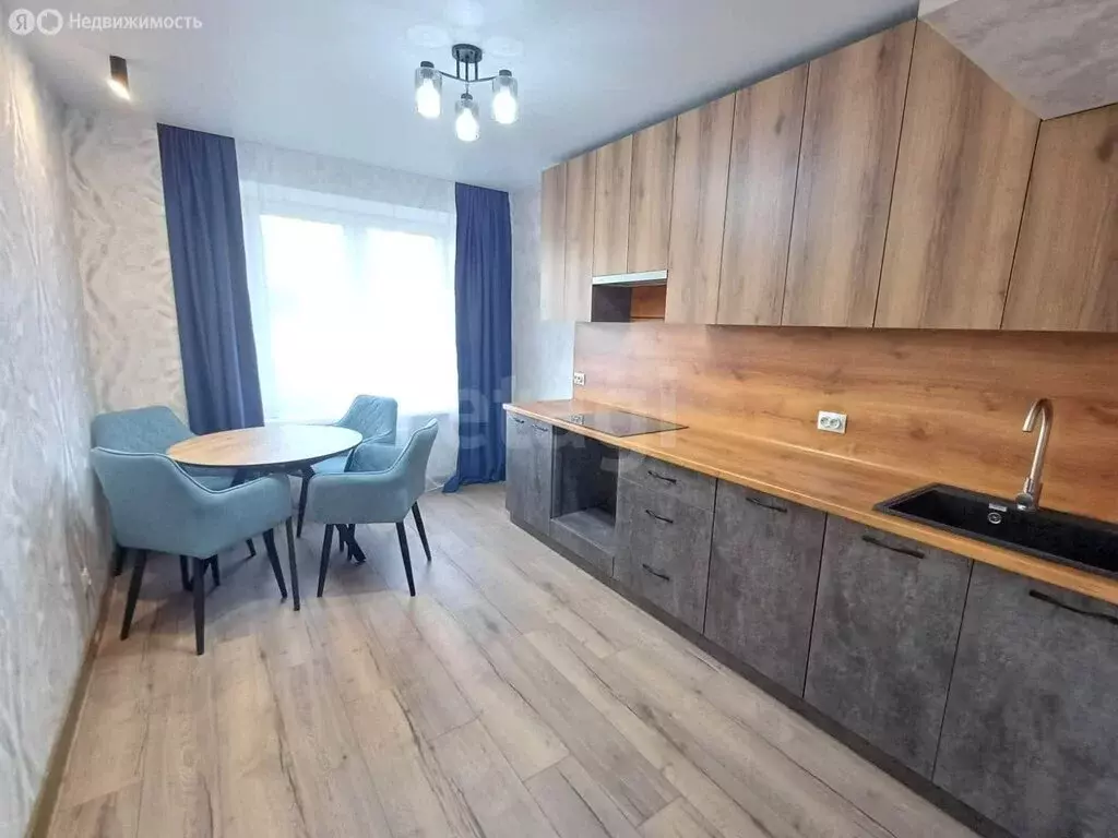 3-комнатная квартира: Псков, улица Ижорского Батальона, 17 (61.2 м) - Фото 1