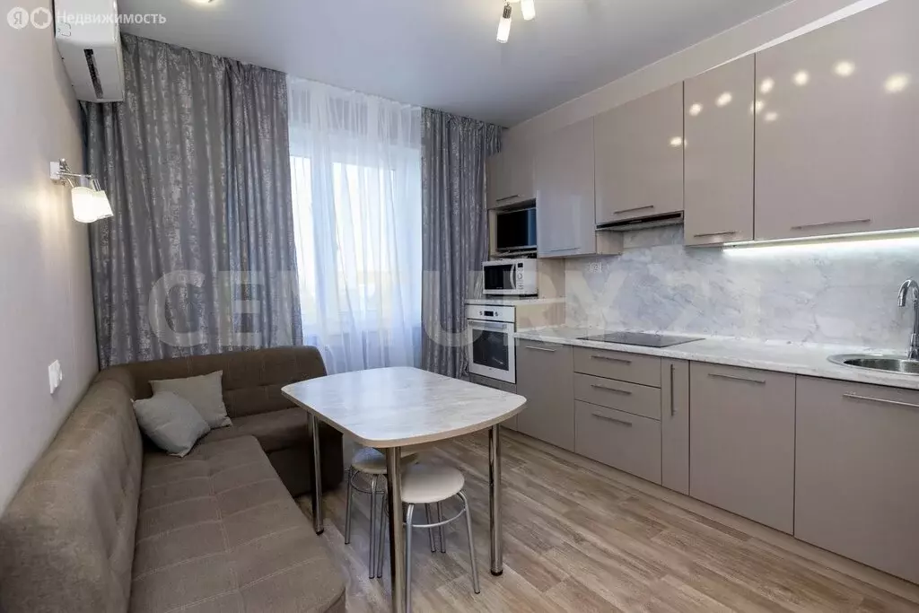 2-комнатная квартира: Ульяновск, проспект Генерала Тюленева, 6Б (63 м) - Фото 0