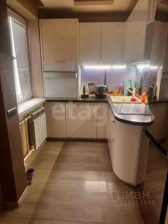 2-к кв. Приморский край, Владивосток ул. Кирова, 24 (48.2 м) - Фото 0