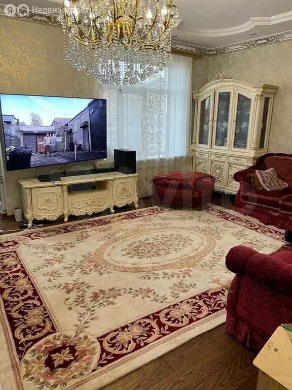 5-комнатная квартира: Махачкала, улица Абдуллы Гаджиева, 26А (220 м) - Фото 0