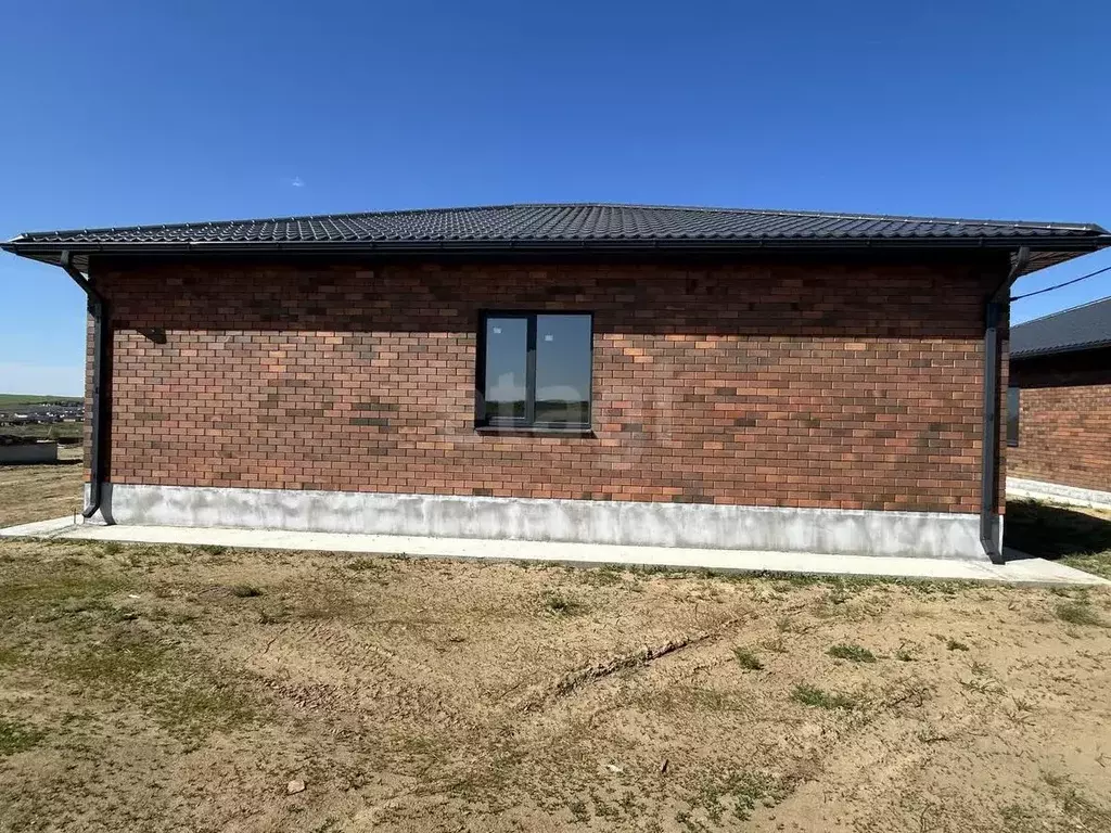 Дом в Саратовская область, с. Усть-Курдюм ул. Виноградная, 1А (120 м) - Фото 0