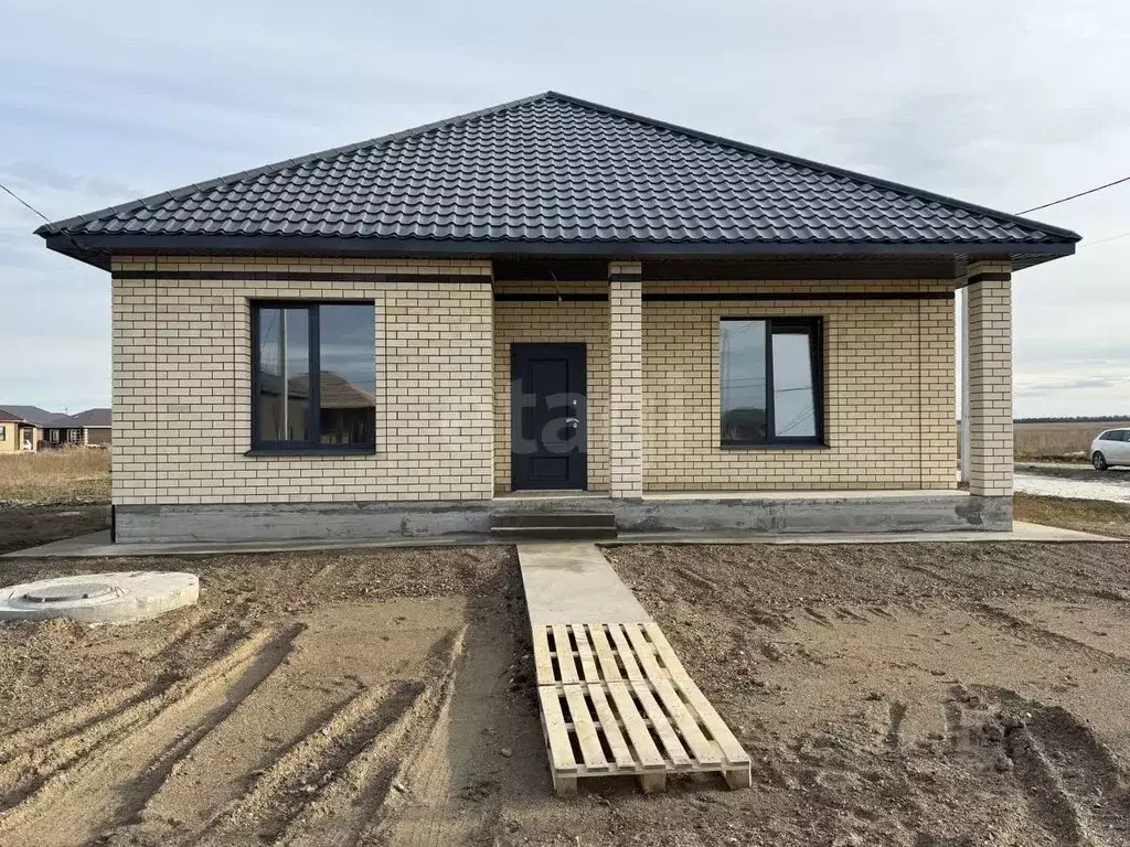 Дом в Оренбургская область, Оренбургский район, с. Благословенка ул. ... - Фото 1