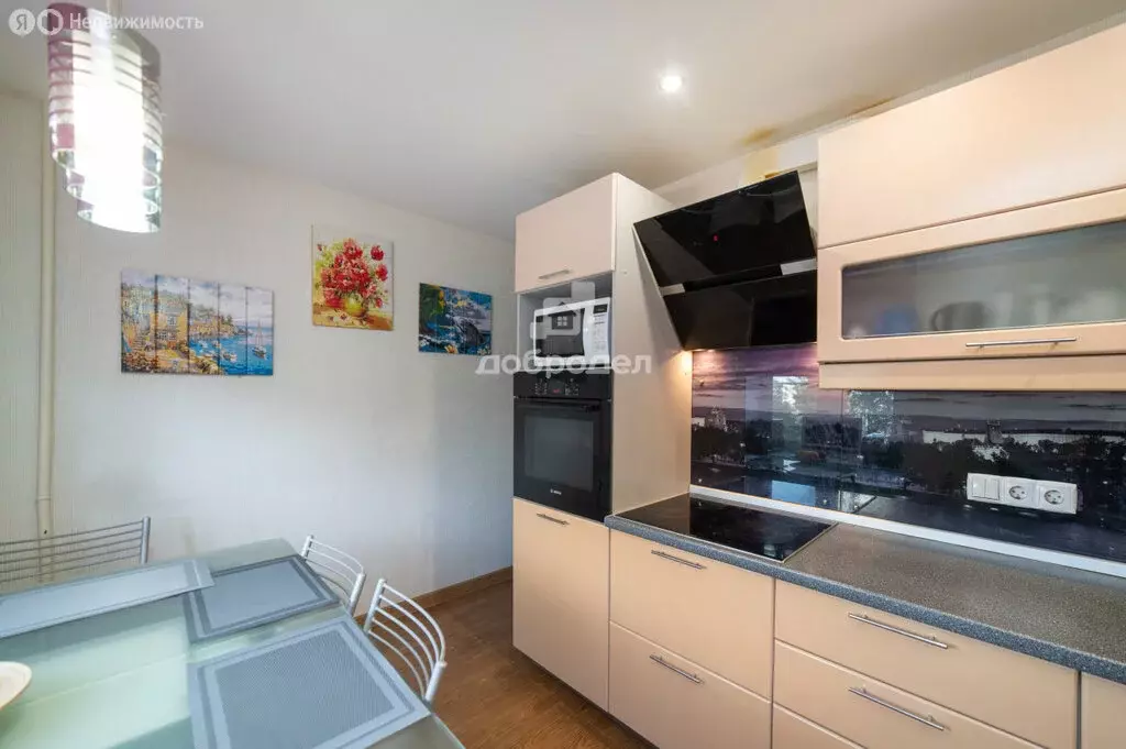4-комнатная квартира: Екатеринбург, улица Победы, 37 (80.6 м) - Фото 1