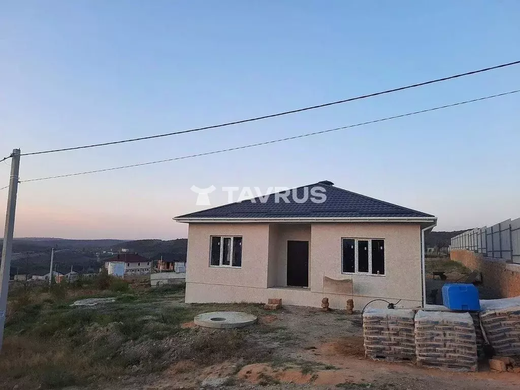 Дом в Крым, Симферопольский район, Добровское с/пос, с. Лозовое ул. ... - Фото 1