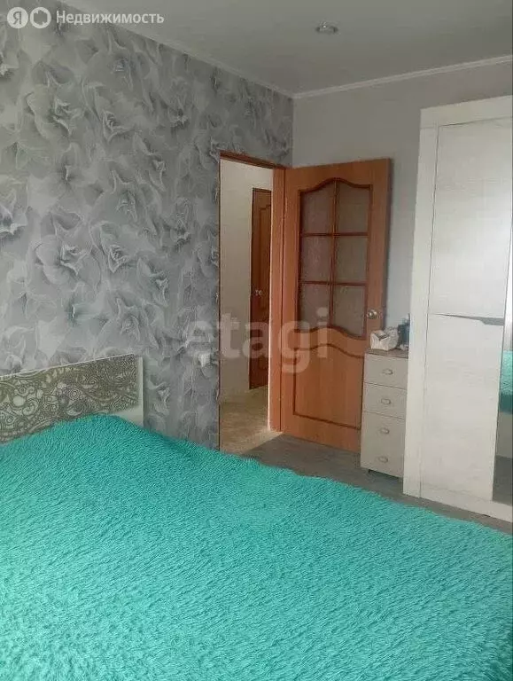 3-комнатная квартира: село Абатское, улица Цукановой, 77 (57 м) - Фото 0