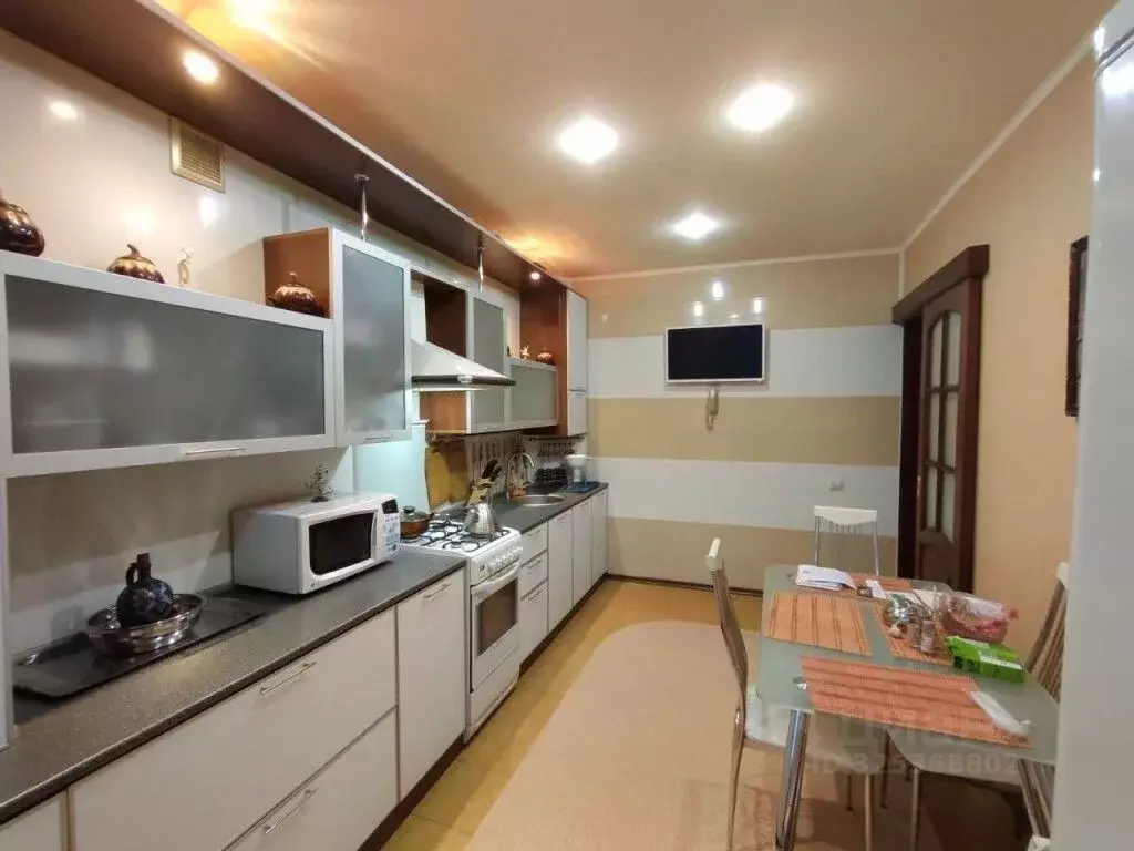 2-к кв. Омская область, Омск ул. Куйбышева, 148/1 (80.1 м) - Фото 1