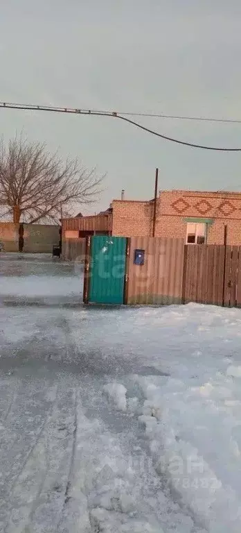 Дом в Калмыкия, Октябрьский район, пос. Джангар, 3-й кв-л  (101 м) - Фото 1