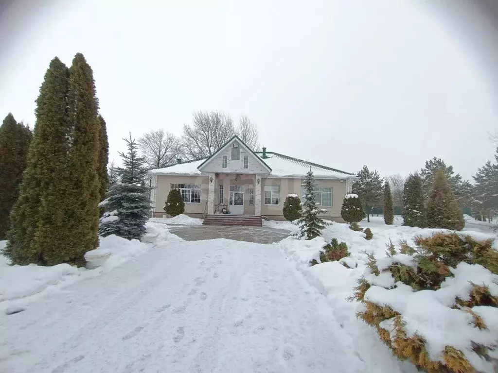 Дом в Белгородская область, Губкинский городской округ, с. Евгеньевка ... - Фото 1