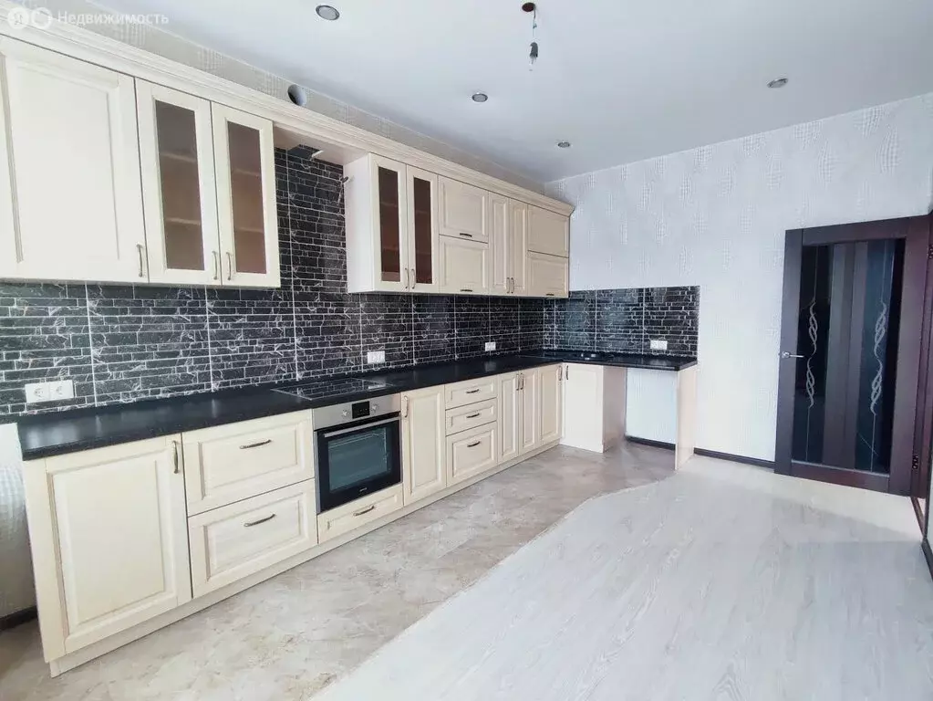 3-комнатная квартира: Киров, улица Альберта Лиханова, 10А (83 м) - Фото 1