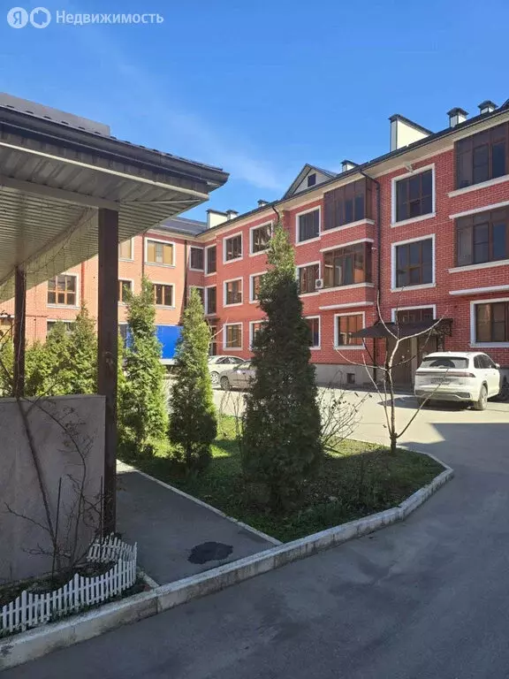 3-комнатная квартира: Нальчик, улица Шогенова, 75 (90 м) - Фото 1