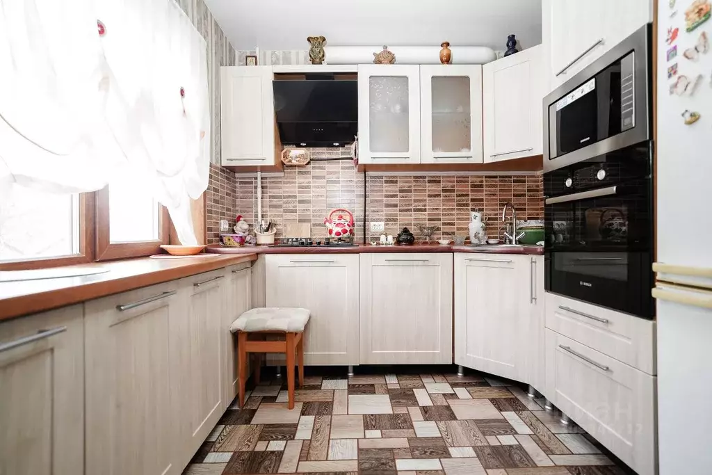 2-к кв. Омская область, Омск просп. Королева, 2А (45.2 м) - Фото 2