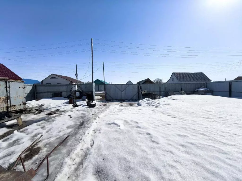 Участок в Омская область, Павлоградка рп ул. Октябрьская (6.7 сот.) - Фото 1