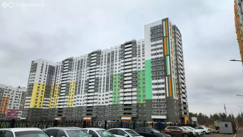 3-комнатная квартира: Оренбург, улица Братьев Хусаиновых, 8 (74 м) - Фото 0