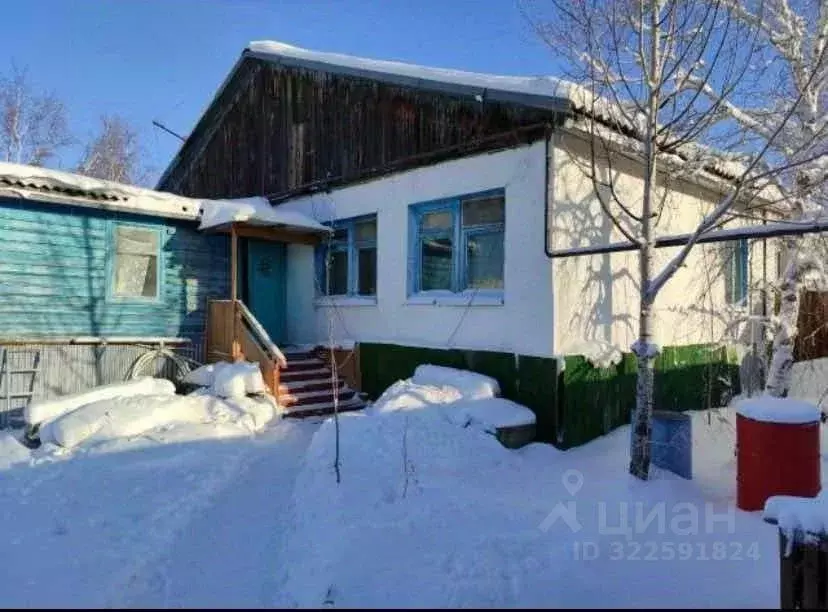 Дом в Саха (Якутия), Якутск ул. Дружбы Народов, 1 (100 м) - Фото 1