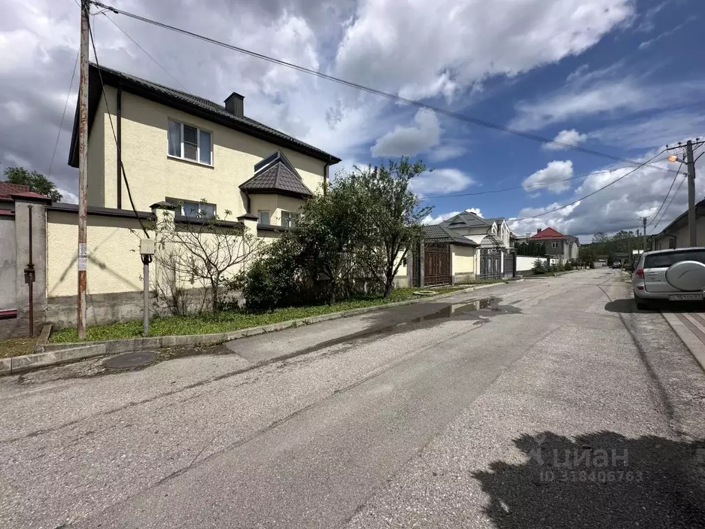 Дом в Кабардино-Балкария, Нальчик ул. Гугова (450 м) - Фото 0