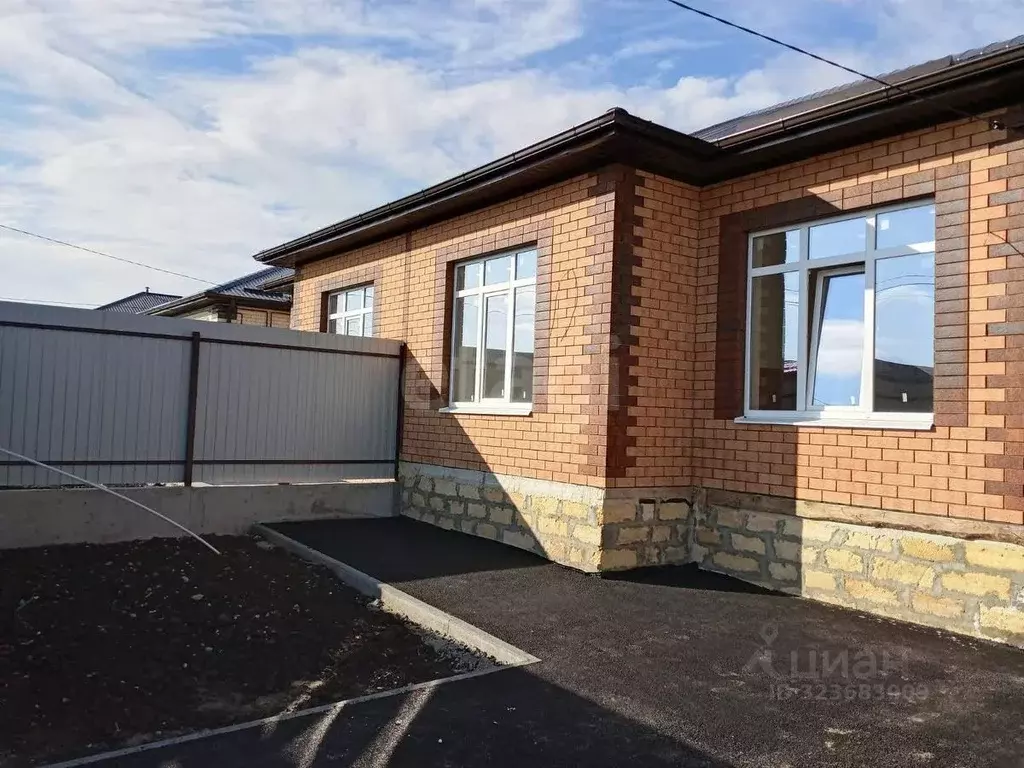 Дом в Ставропольский край, Михайловск Шпаковский район, ул. Александра ... - Фото 1