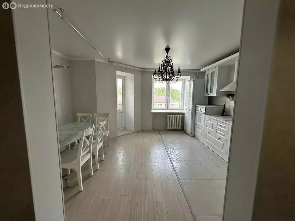 2-комнатная квартира: Тюмень, улица Энергетиков, 16 (72 м) - Фото 1