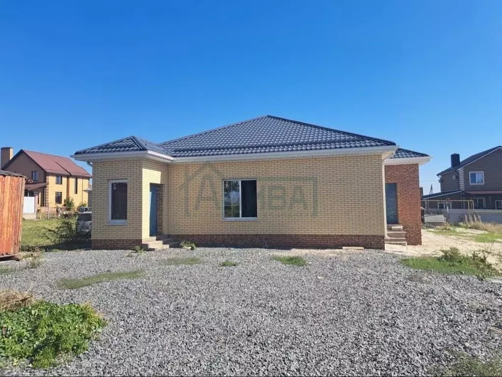 Дом в Ростовская область, Мясниковский район, с. Чалтырь ул. ... - Фото 1