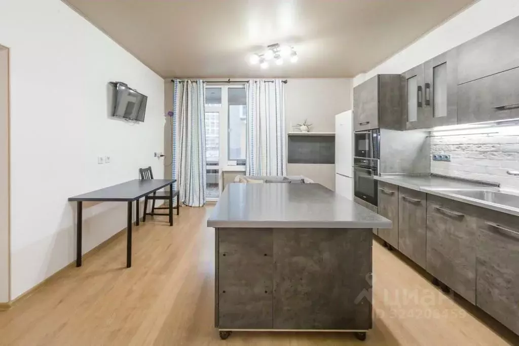 2-к кв. Свердловская область, Екатеринбург Уктус жилрайон, Светлый ... - Фото 0