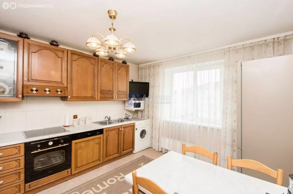 3-комнатная квартира: Тюмень, улица Мельникайте, 122 (87 м) - Фото 0
