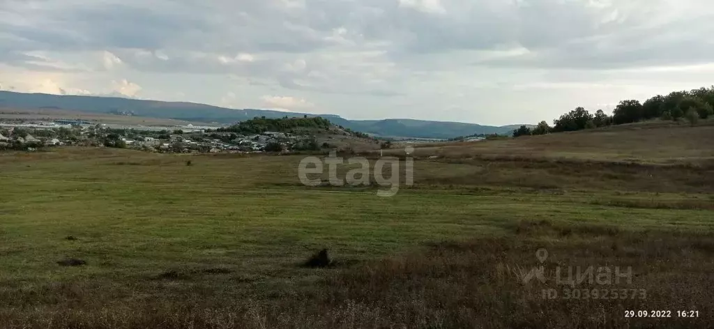 Участок в Крым, Бахчисарайский район, Красномакское с/пос, с. Холмовка ... - Фото 0