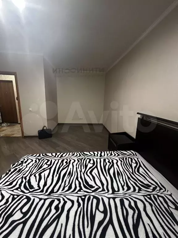 1-к. квартира, 40 м, 1/9 эт. - Фото 1