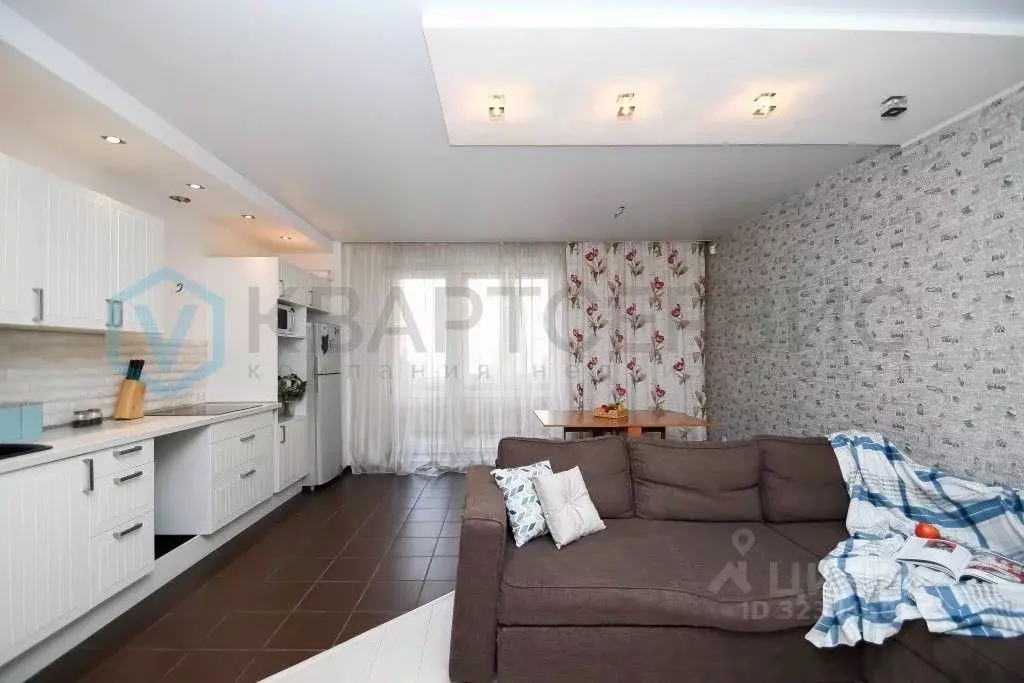 3-к кв. Омская область, Омск Звездная ул., 8 (91.6 м) - Фото 2