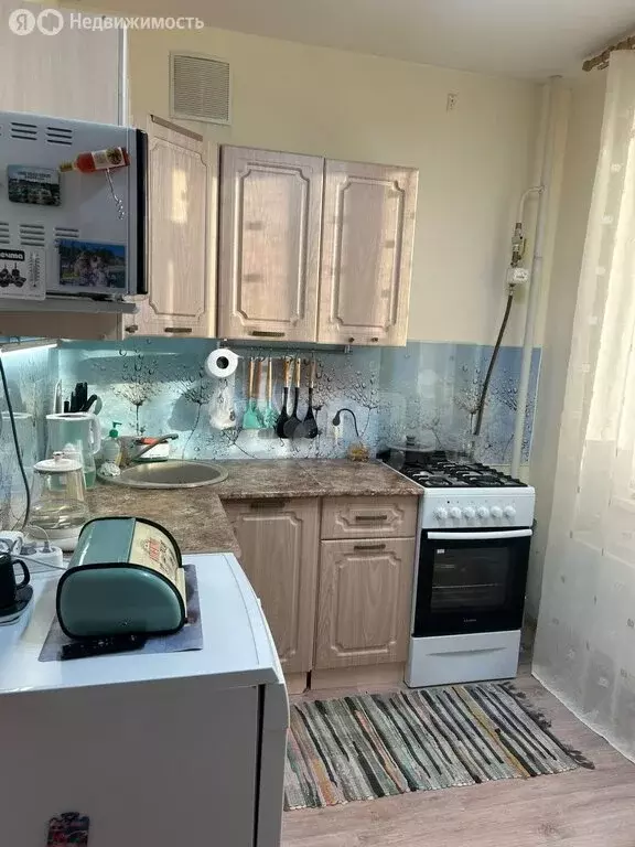 3-комнатная квартира: посёлок городского типа Уренгой, 1-й микрорайон, ... - Фото 0