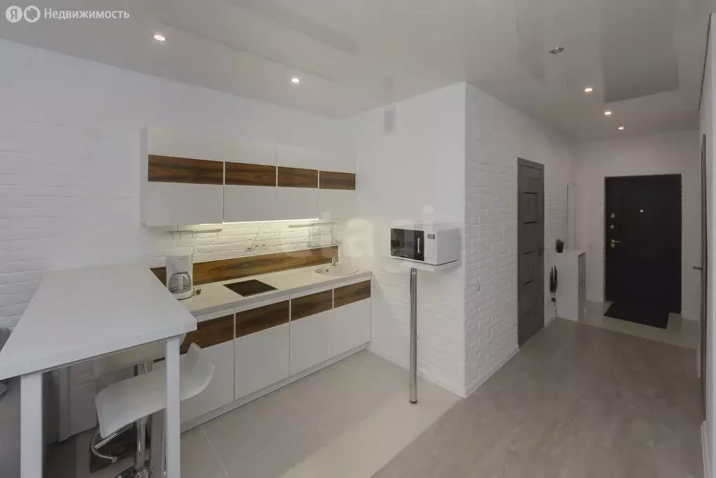 1-комнатная квартира: Тюмень, улица Станислава Карнацевича, 4 (40 м) - Фото 1