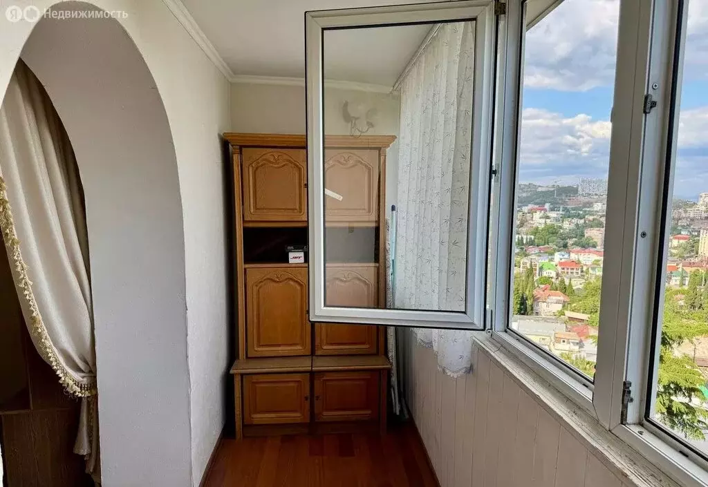 3-комнатная квартира: Алушта, Октябрьская улица, 30 (67.6 м) - Фото 0