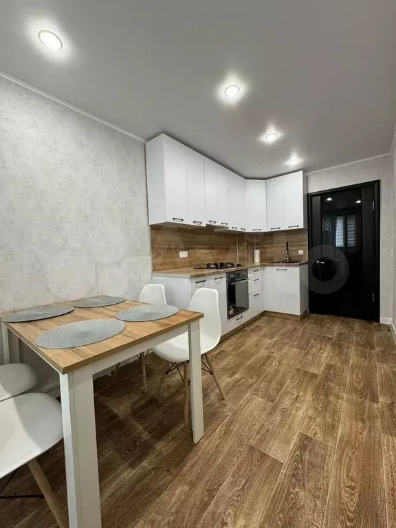 1-к. квартира, 39 м, 4/7 эт. - Фото 0