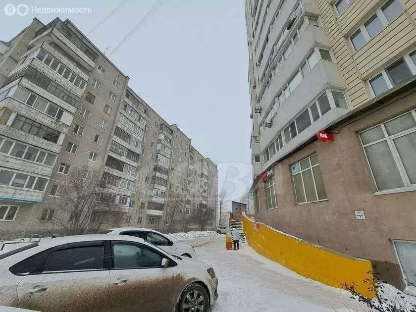 3-комнатная квартира: Тюмень, улица Федюнинского, 7 (63 м) - Фото 0