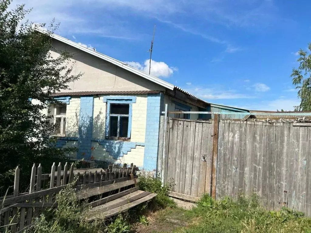 Дом в Белгородская область, Корочанский район, Ломовское с/пос, с. ... - Фото 1