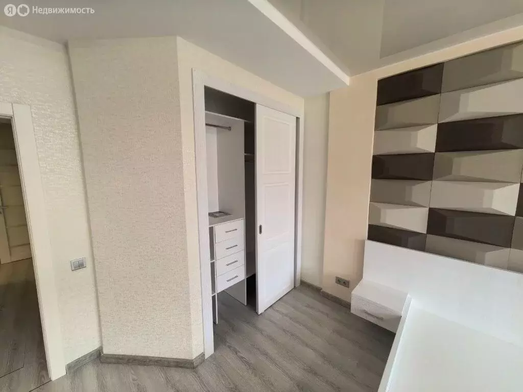 3-комнатная квартира: Тюмень, Сургутская улица, 11к3 (78 м) - Фото 0