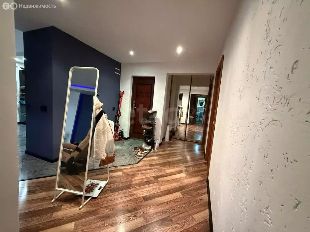 4-комнатная квартира: Горно-Алтайск, улица Григория Чорос-Гуркина, 74 ... - Фото 2