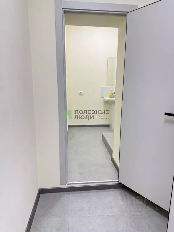 Офис в Астраханская область, Астрахань ул. Набережная реки Царева, 1 ... - Фото 2