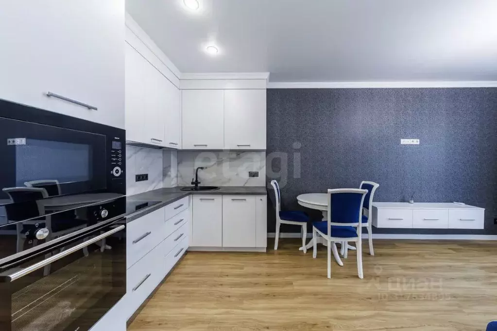 2-к кв. Тюменская область, Тюмень ул. Василия Подшибякина, 19 (61.4 м) - Фото 0