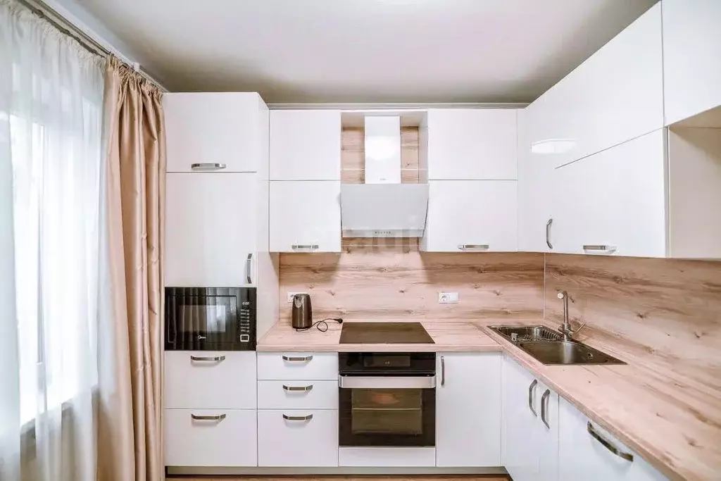 3-к кв. Сахалинская область, Южно-Сахалинск ул. Ленина, 327Б (67.0 м) - Фото 0