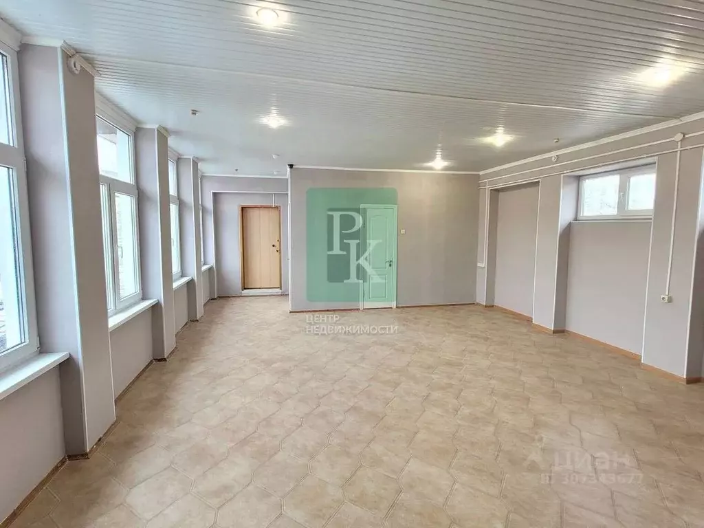 Помещение свободного назначения в Севастополь просп. Октябрьской ... - Фото 1