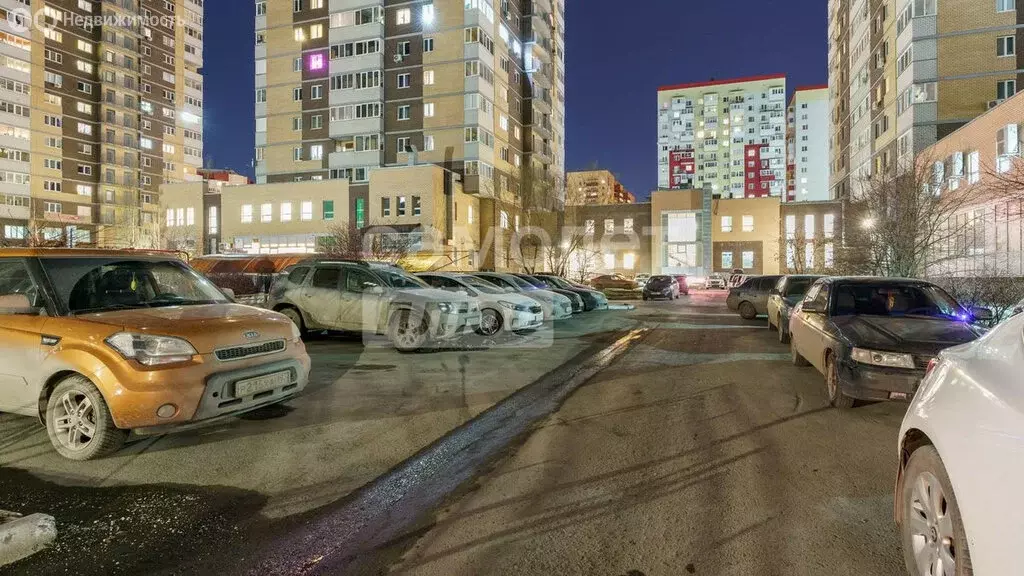 1-комнатная квартира: Тюмень, улица Прокопия Артамонова, 8 (49.3 м) - Фото 1