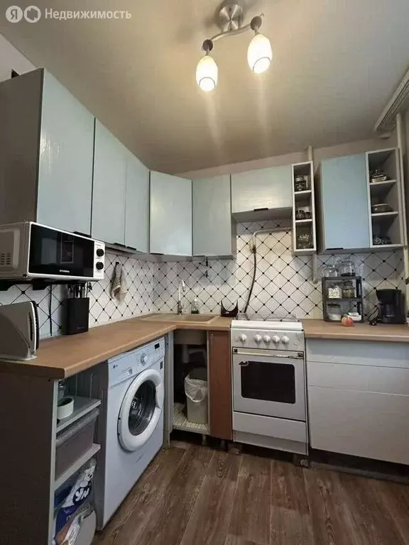 3-комнатная квартира: Курган, проспект Конституции, 40 (58.4 м) - Фото 1