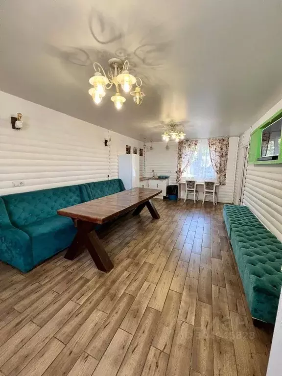 Дом в Омская область, Омск Свободная ул., 161 (100 м) - Фото 1