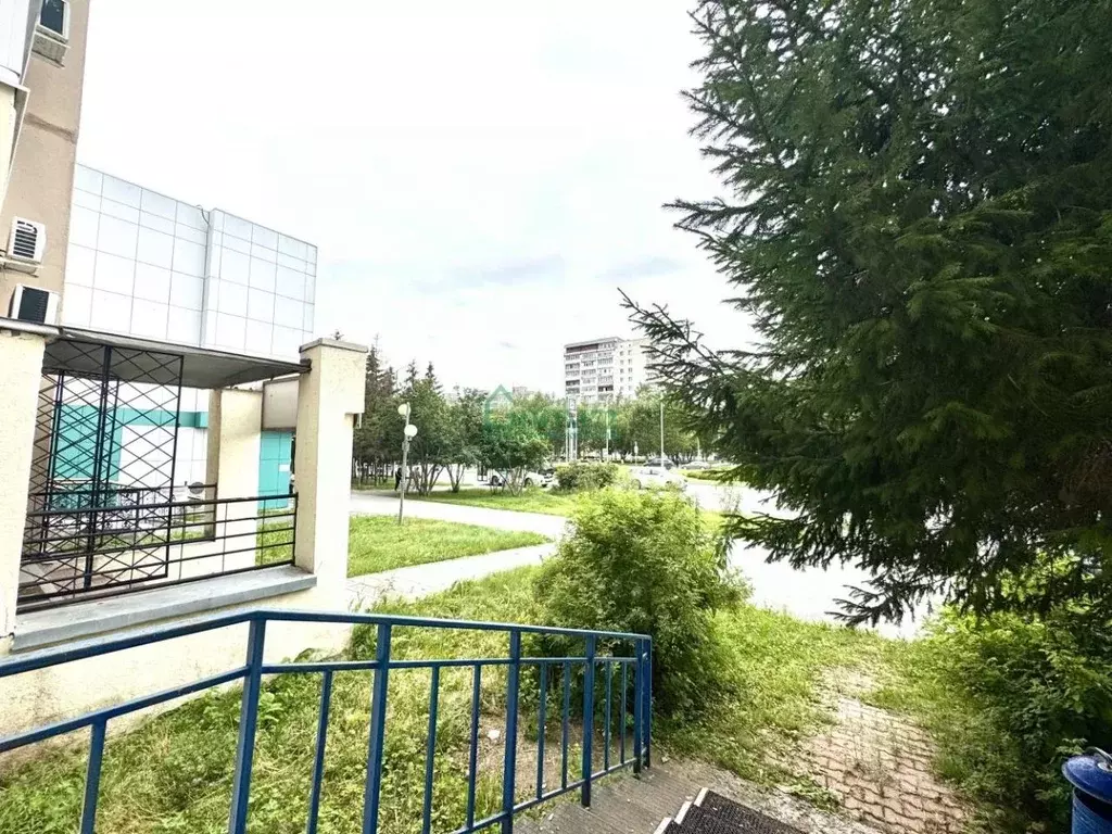 Помещение свободного назначения в Тюменская область, Тобольск 8-й мкр, ... - Фото 1