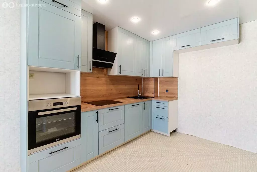 3-комнатная квартира: Омск, улица Малиновского, 23 (81.3 м) - Фото 1
