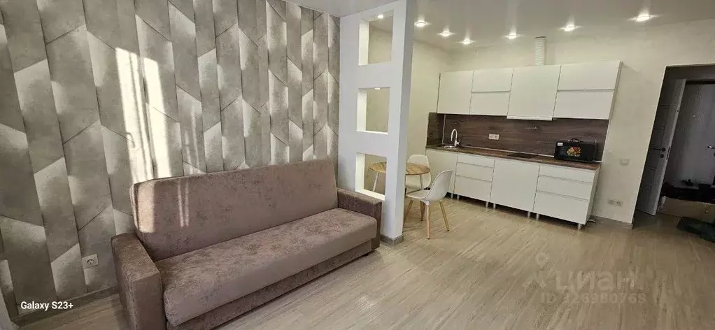 Студия Новосибирская область, Новосибирск ул. Плющихинская, 9 (33.0 м) - Фото 2