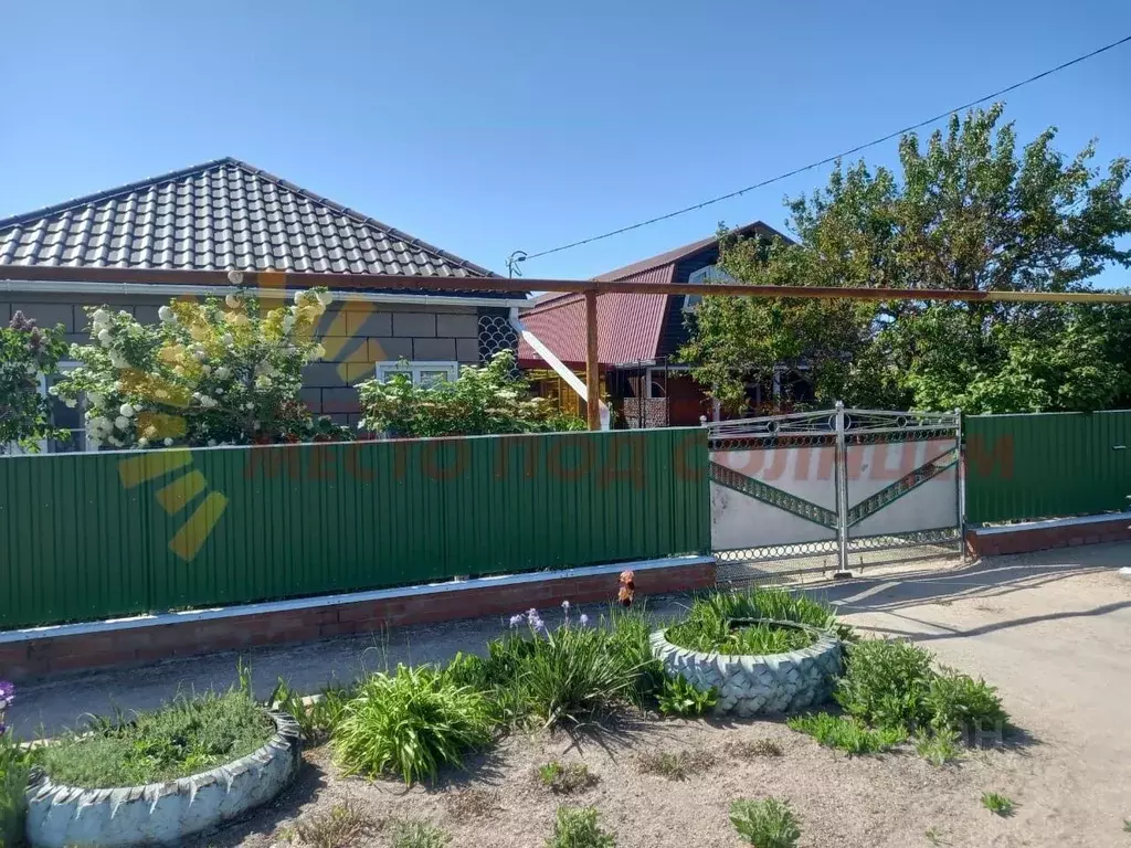 Дом в Краснодарский край, Ейский район, Должанская ст-ца пер. Чкалова ... - Фото 1