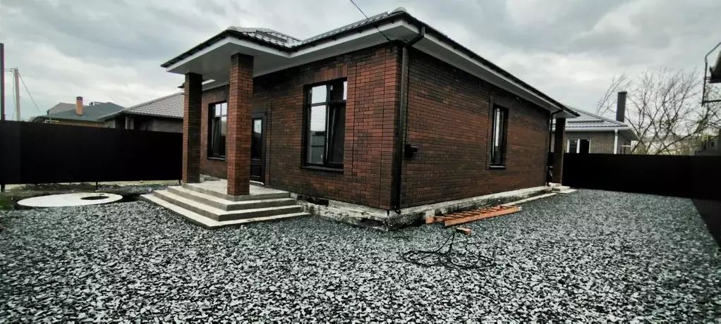 Дом в Ростовская область, Батайск Пятигорская ул., 63А (100 м) - Фото 1