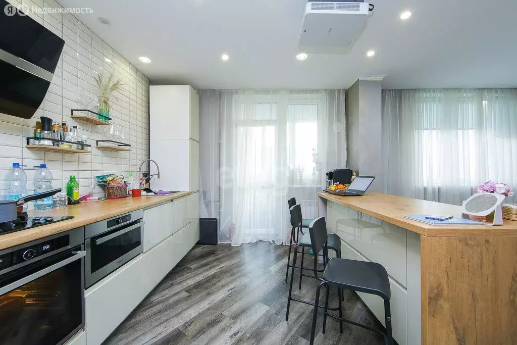3-комнатная квартира: Калининград, улица Виктора Денисова, 18 (86 м) - Фото 1